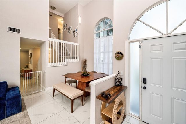 621 Lakeshore Terrace, Davie, FL 33325