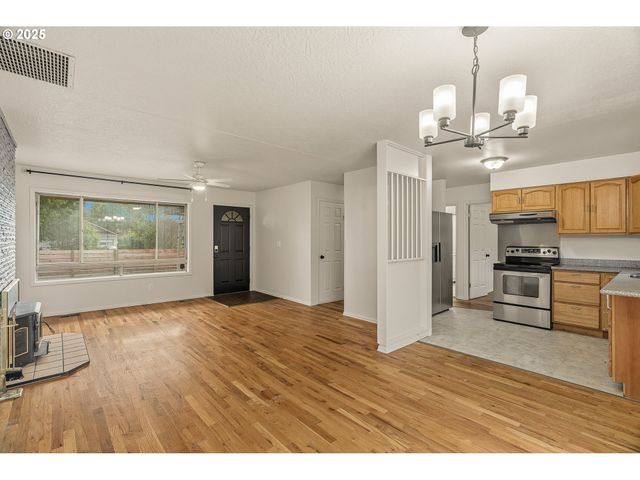 3063 Se 112TH Ave, Portland, OR 97266