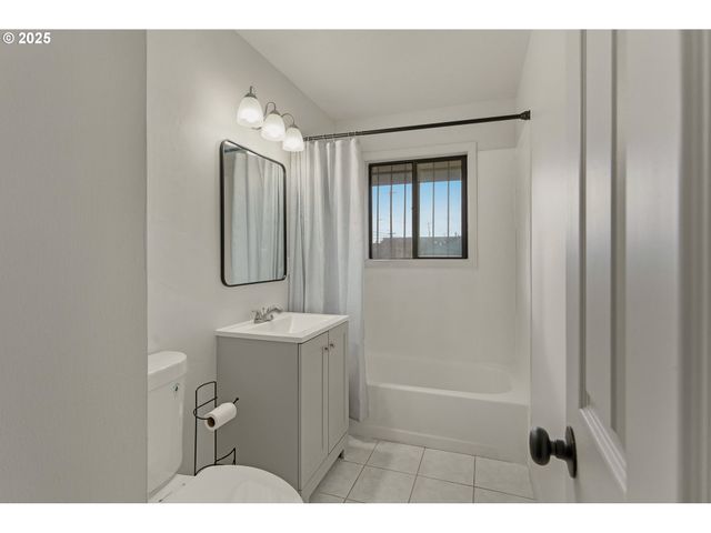 3063 Se 112TH Ave, Portland, OR 97266