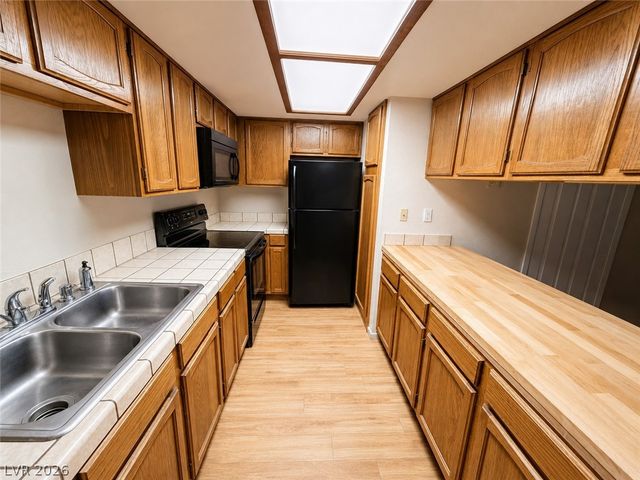 4211 Sanderling Circle 286, Las Vegas, NV 89103