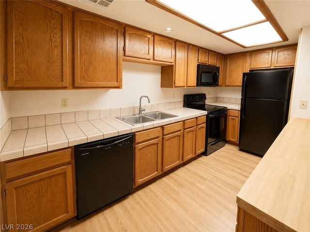 4211 Sanderling Circle 286, Las Vegas, NV 89103