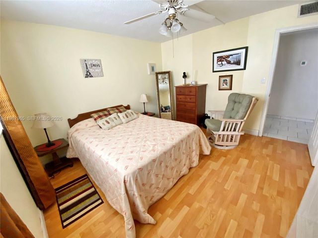 400 Golden Isles Dr 43, Hallandale Beach, FL 33009