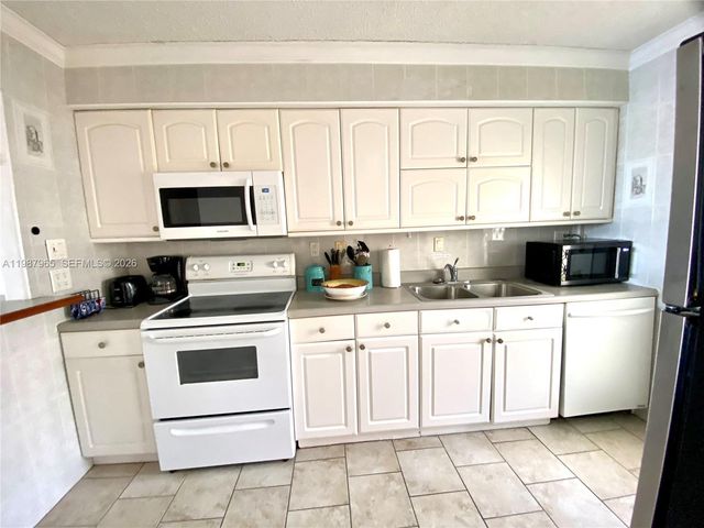 400 Golden Isles Dr 43, Hallandale Beach, FL 33009