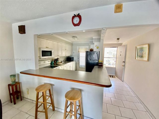 400 Golden Isles Dr 43, Hallandale Beach, FL 33009