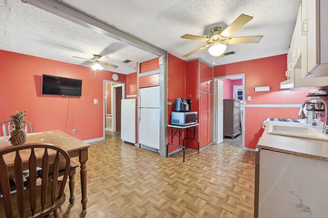 402 Bluebonnet Drive, La Marque, TX 77568