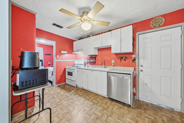 402 Bluebonnet Drive, La Marque, TX 77568