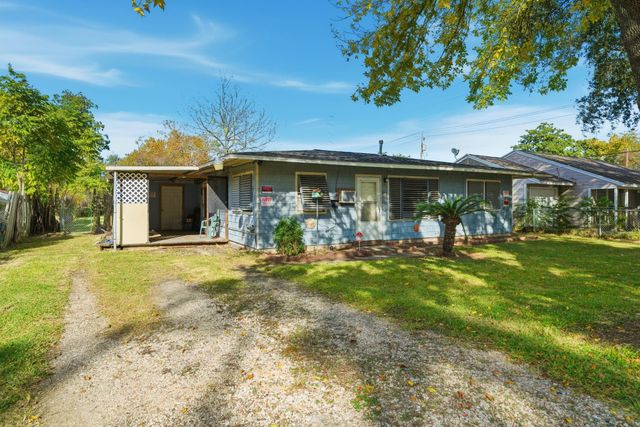402 Bluebonnet Drive, La Marque, TX 77568