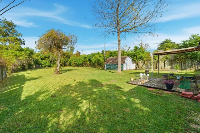 402 Bluebonnet Drive, La Marque, TX 77568