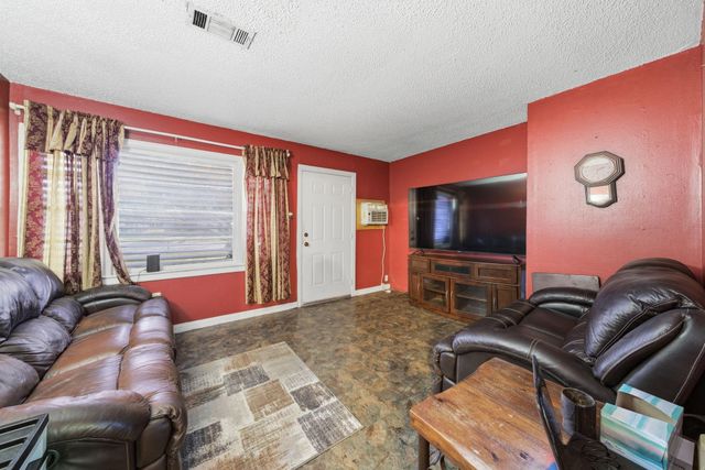 402 Bluebonnet Drive, La Marque, TX 77568