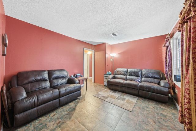 402 Bluebonnet Drive, La Marque, TX 77568