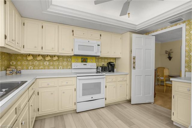 2701 Gulf Shore BLVD N 5, Naples, FL 34103