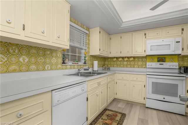 2701 Gulf Shore BLVD N 5, Naples, FL 34103