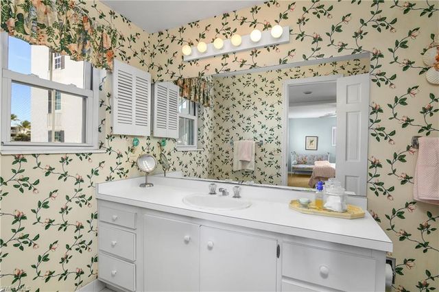 2701 Gulf Shore BLVD N 5, Naples, FL 34103