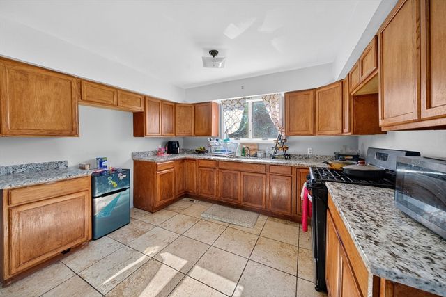 125 Carl St, Fall River, MA 02721