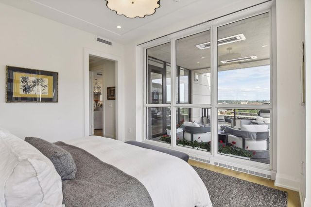 1111 W River Parkway 14E, Minneapolis, MN 55415