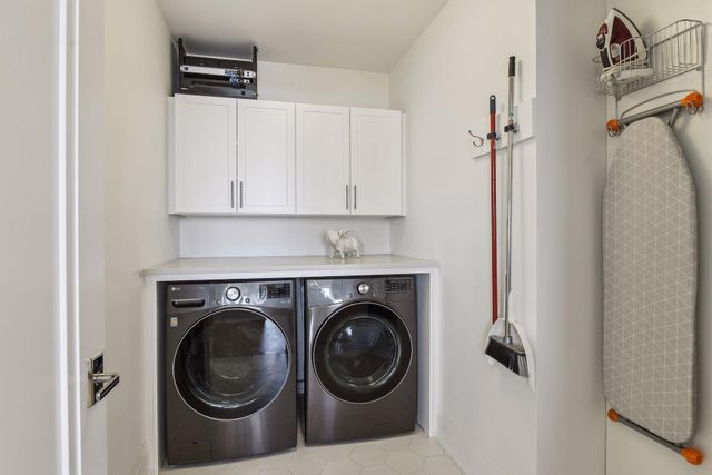 1111 W River Parkway 14E, Minneapolis, MN 55415