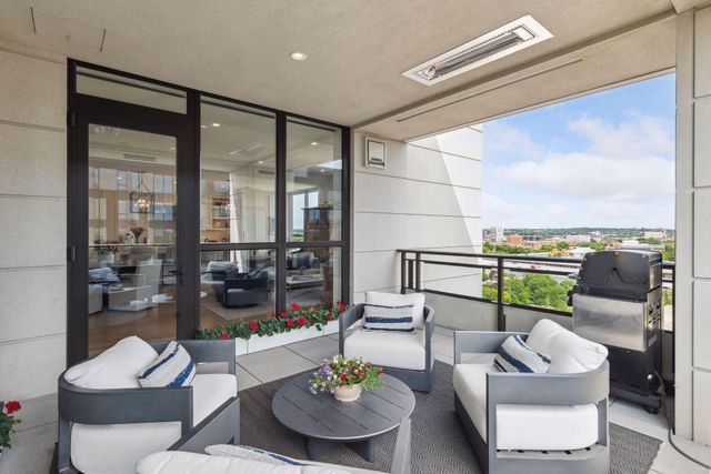 1111 W River Parkway 14E, Minneapolis, MN 55415