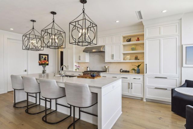 1111 W River Parkway 14E, Minneapolis, MN 55415