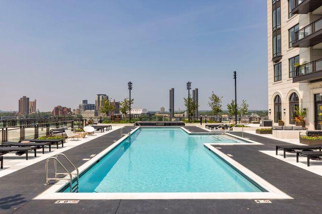 1111 W River Parkway 14E, Minneapolis, MN 55415