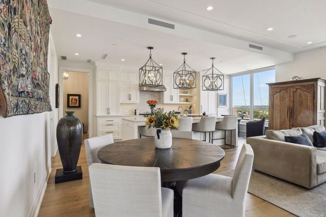 1111 W River Parkway 14E, Minneapolis, MN 55415