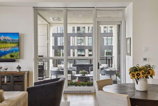 1111 W River Parkway 14E, Minneapolis, MN 55415