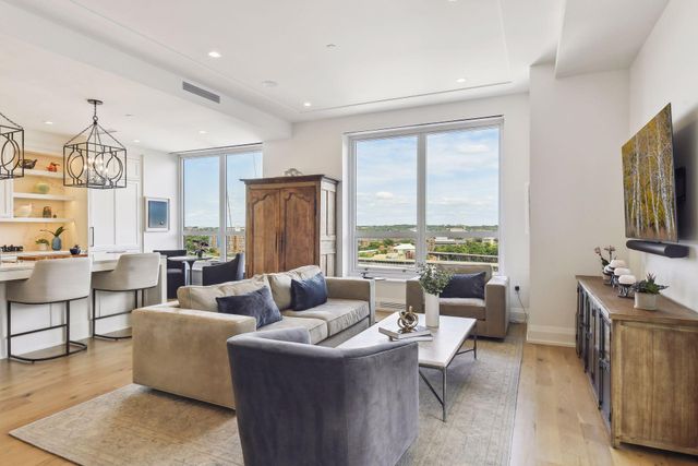 1111 W River Parkway 14E, Minneapolis, MN 55415