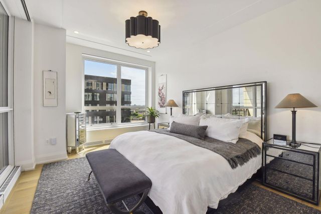 1111 W River Parkway 14E, Minneapolis, MN 55415