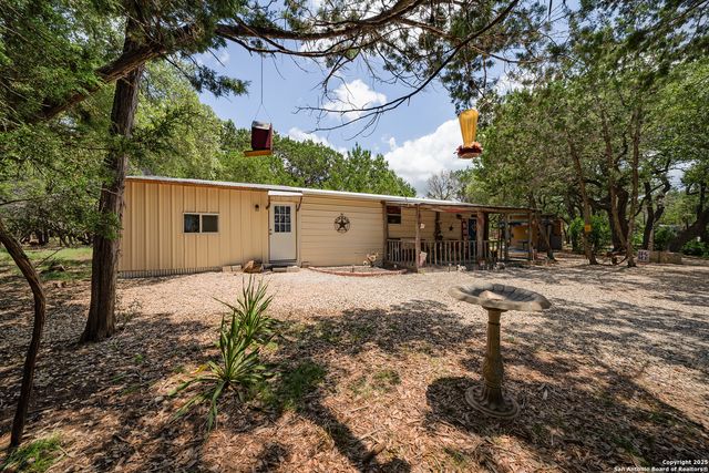 496 Cedarhill Dr., Bandera, TX 78003