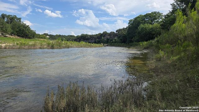 496 Cedarhill Dr., Bandera, TX 78003