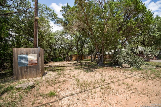 496 Cedarhill Dr., Bandera, TX 78003
