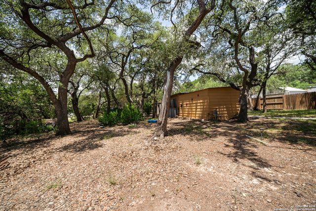 496 Cedarhill Dr., Bandera, TX 78003