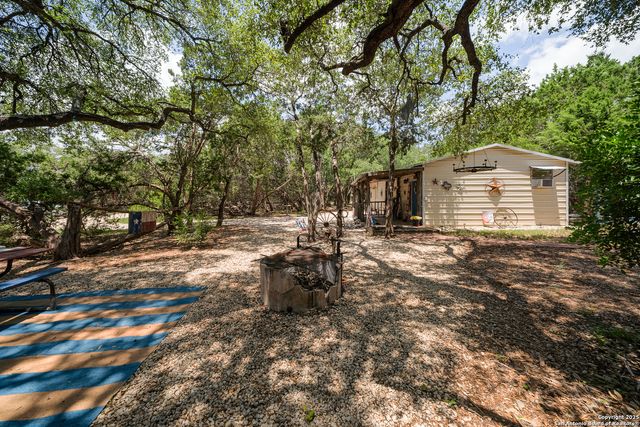 496 Cedarhill Dr., Bandera, TX 78003