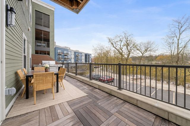 200 Revere St 4104, Canton, MA 02021