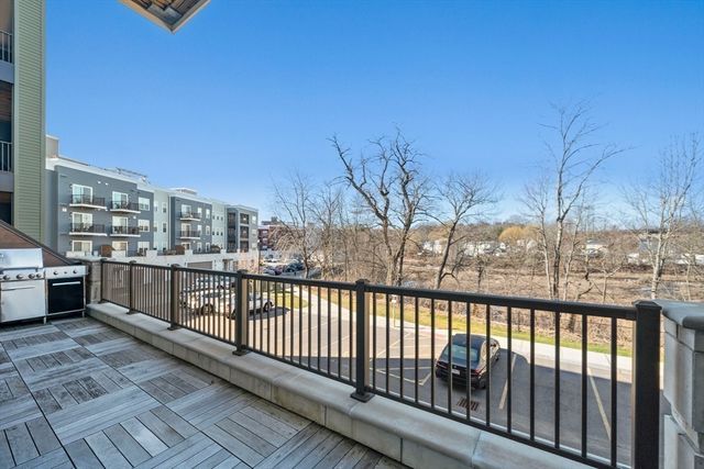 200 Revere St 4104, Canton, MA 02021