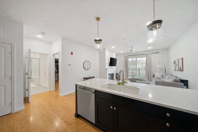 200 Revere St 4104, Canton, MA 02021