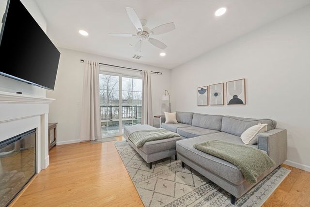 200 Revere St 4104, Canton, MA 02021