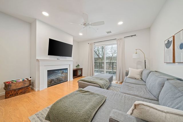 200 Revere St 4104, Canton, MA 02021