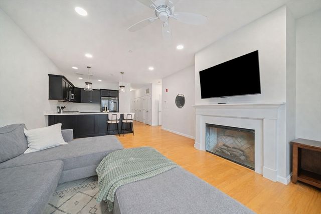 200 Revere St 4104, Canton, MA 02021