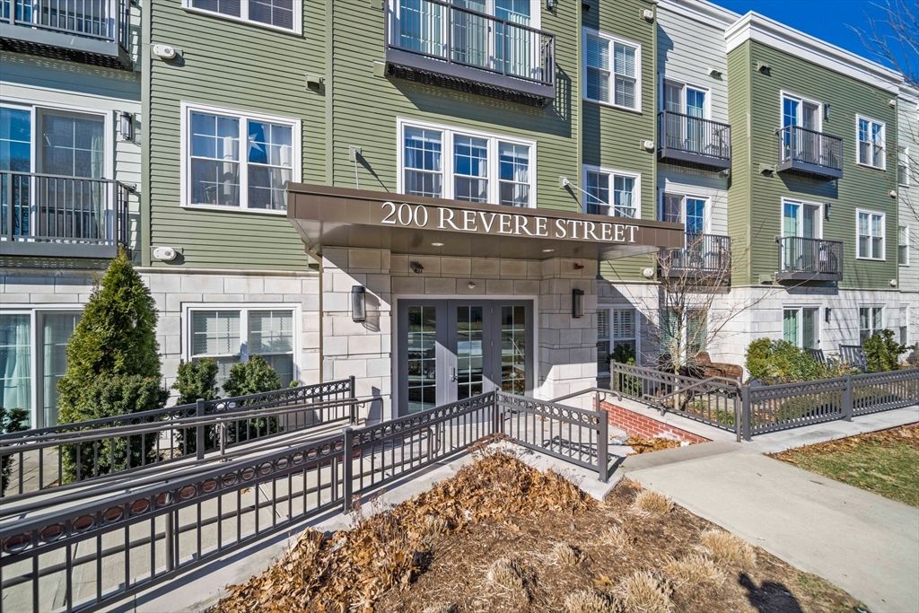 200 Revere St 4104, Canton, MA 02021