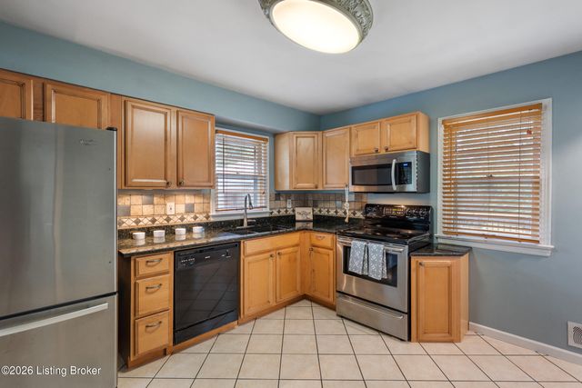 10113 Mary Dell Ln, Louisville, KY 40299