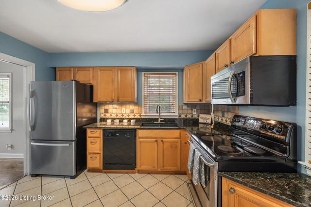 10113 Mary Dell Ln, Louisville, KY 40299