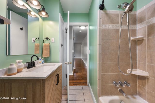 10113 Mary Dell Ln, Louisville, KY 40299