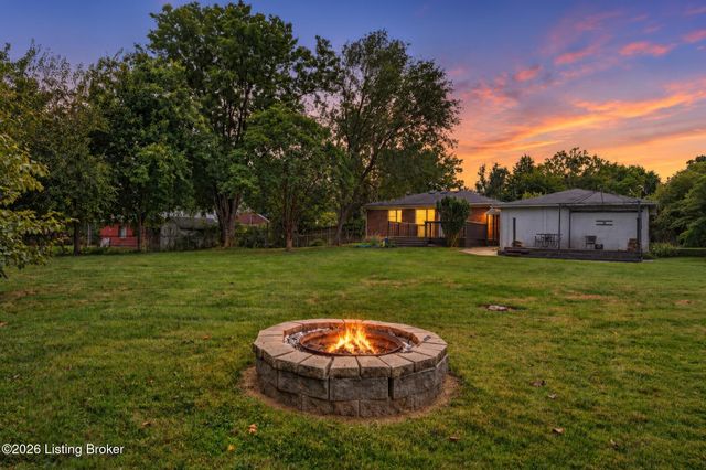 10113 Mary Dell Ln, Louisville, KY 40299