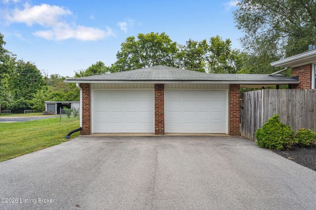 10113 Mary Dell Ln, Louisville, KY 40299