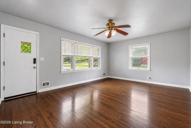 10113 Mary Dell Ln, Louisville, KY 40299