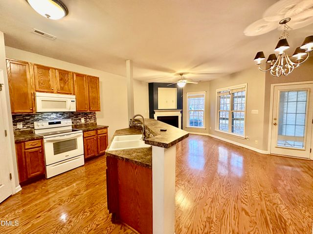 27 Great View Court, Clayton, NC 27527