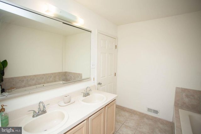 7706 JUNIPER LN, Palmyra, NJ 08065