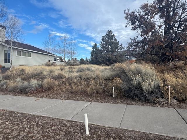SE Larkspur Drive 81, Madras, OR 97741