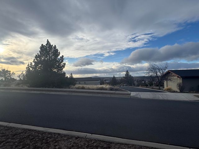 SE Larkspur Drive 81, Madras, OR 97741