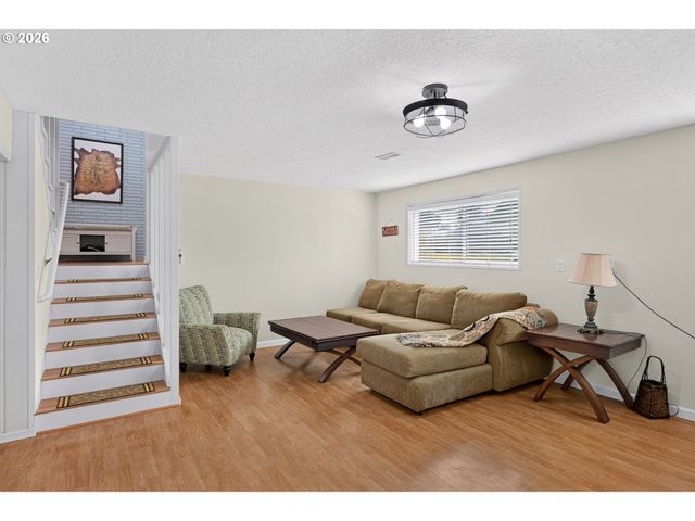 755 Ne DELSEY Rd, Hillsboro, OR 97124